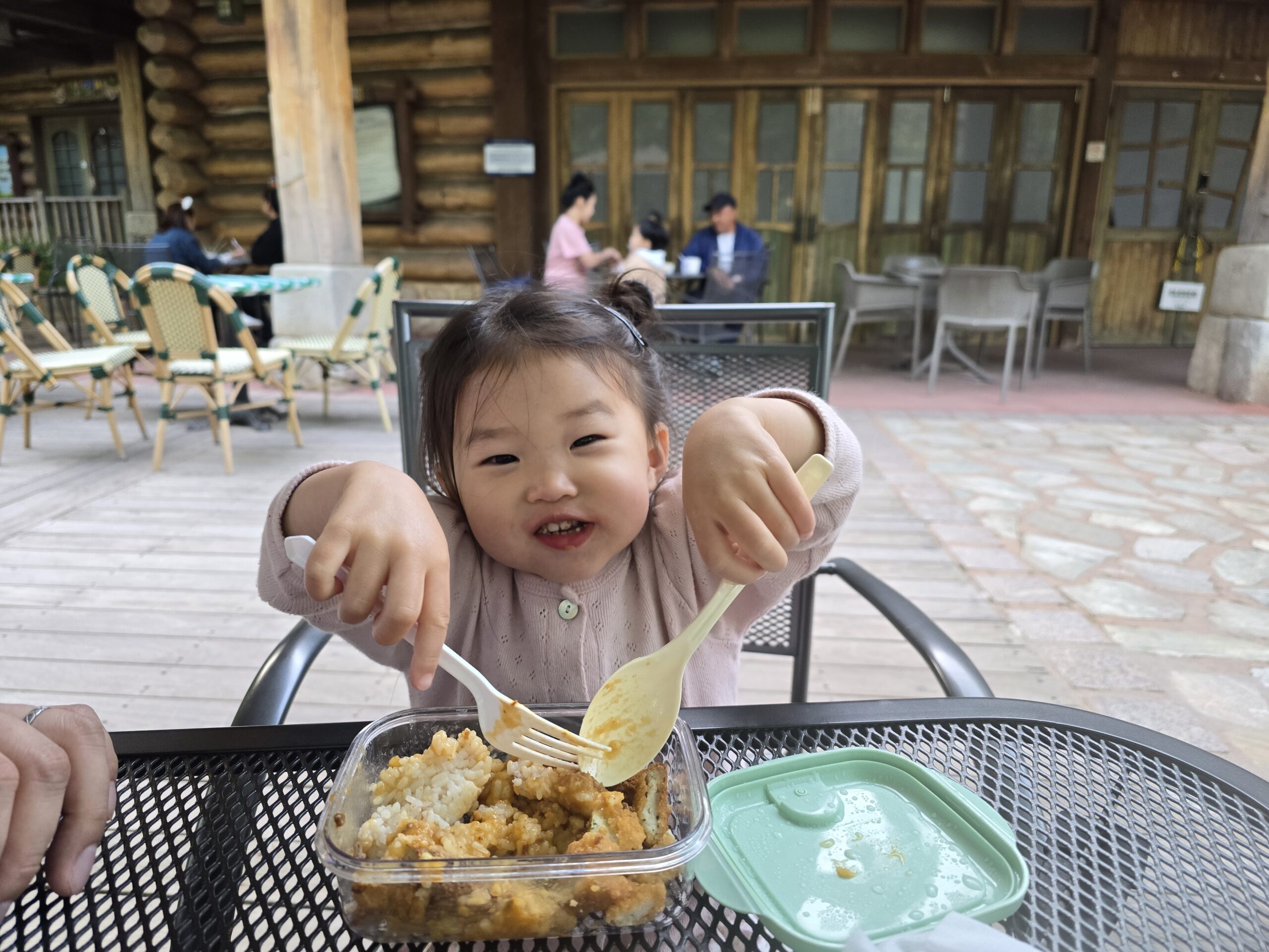 Toddler eating lunchbox