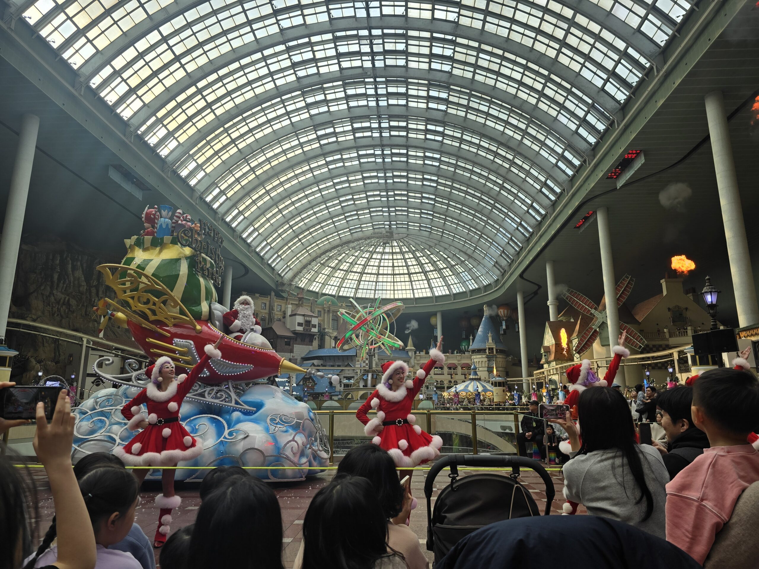 Lotte World parade performance