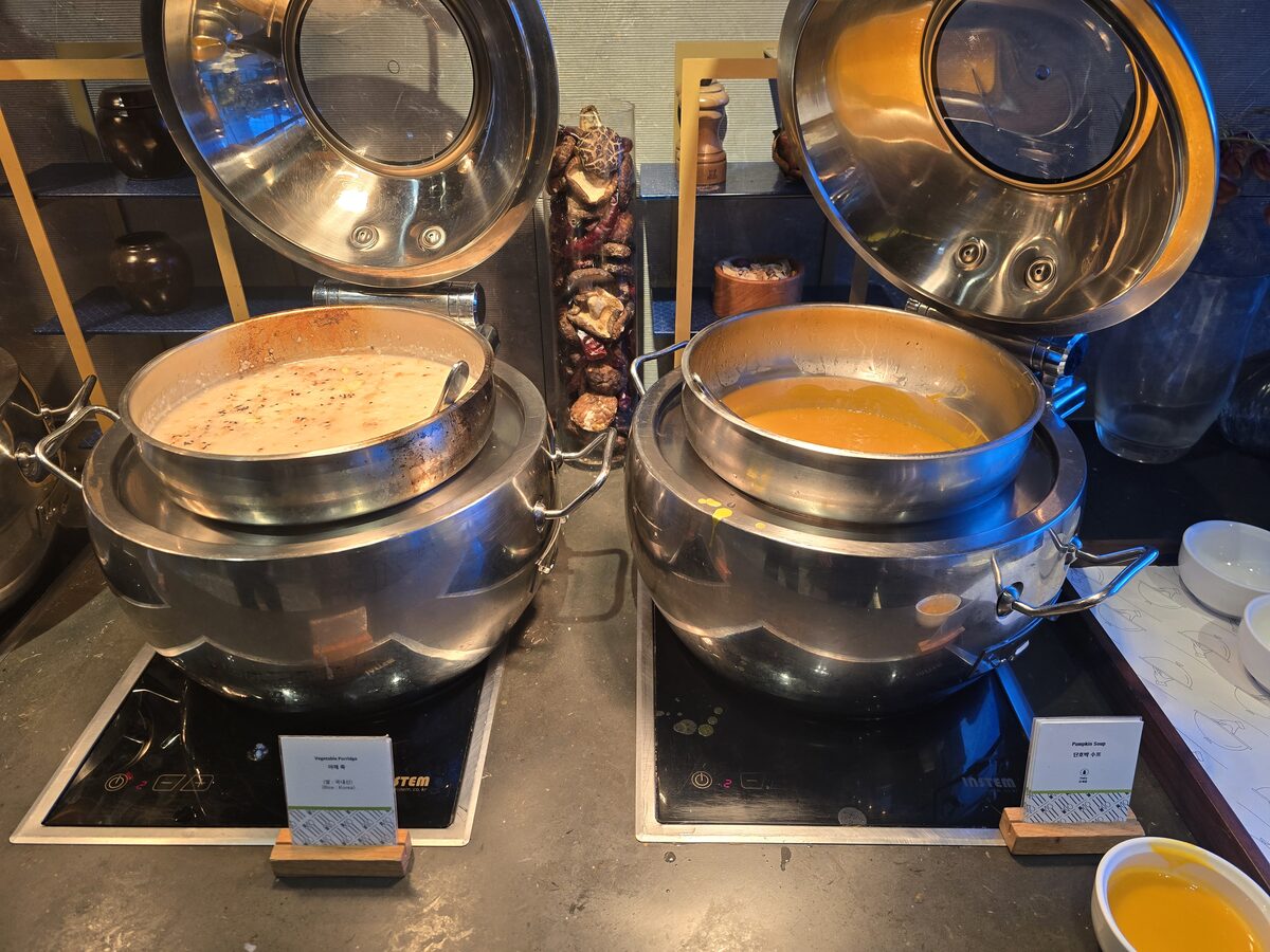 Soup options at DoubleTree Pangyo breakfast buffet
