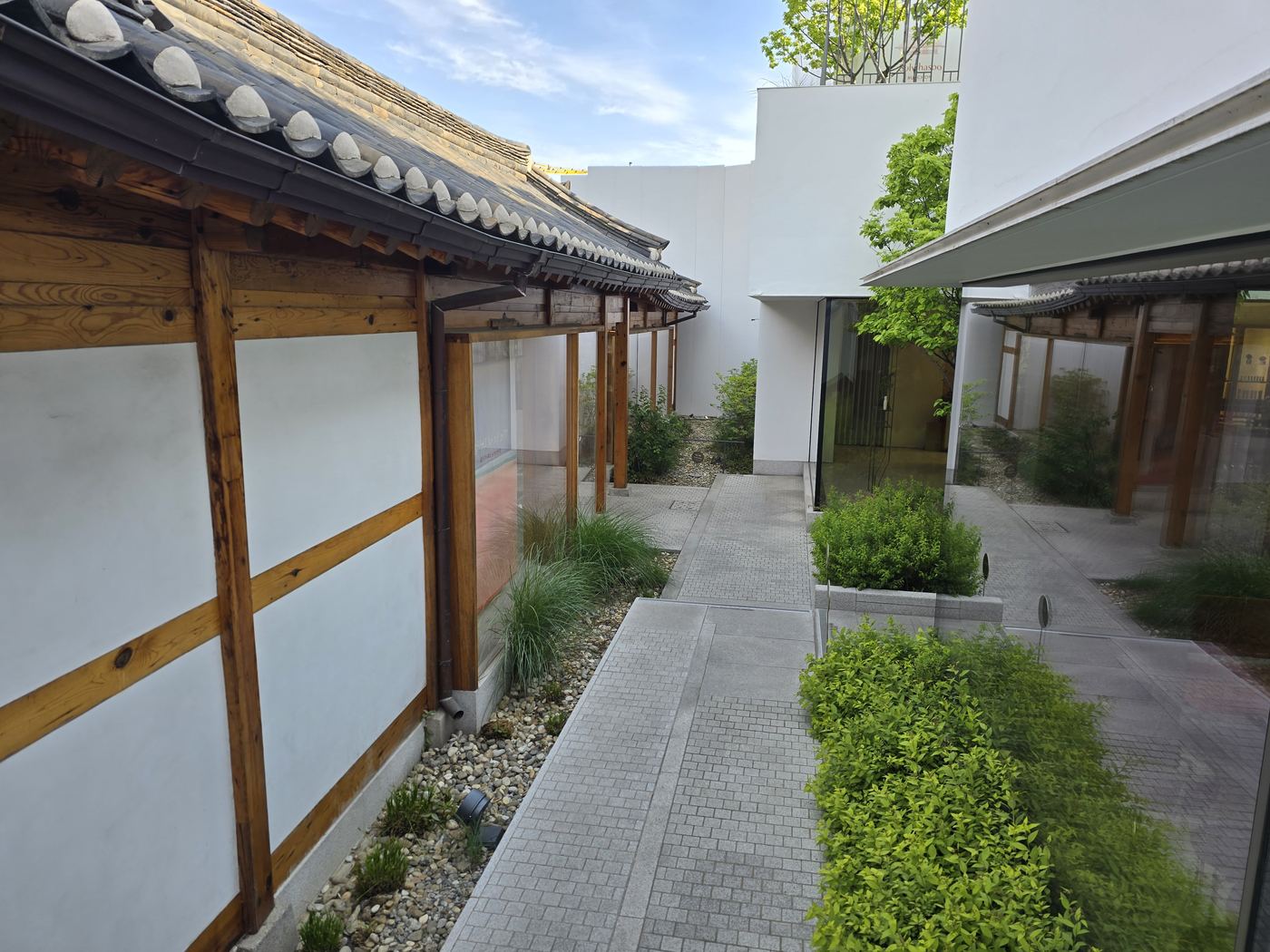 Osulloc storefront exterior, Bukchon