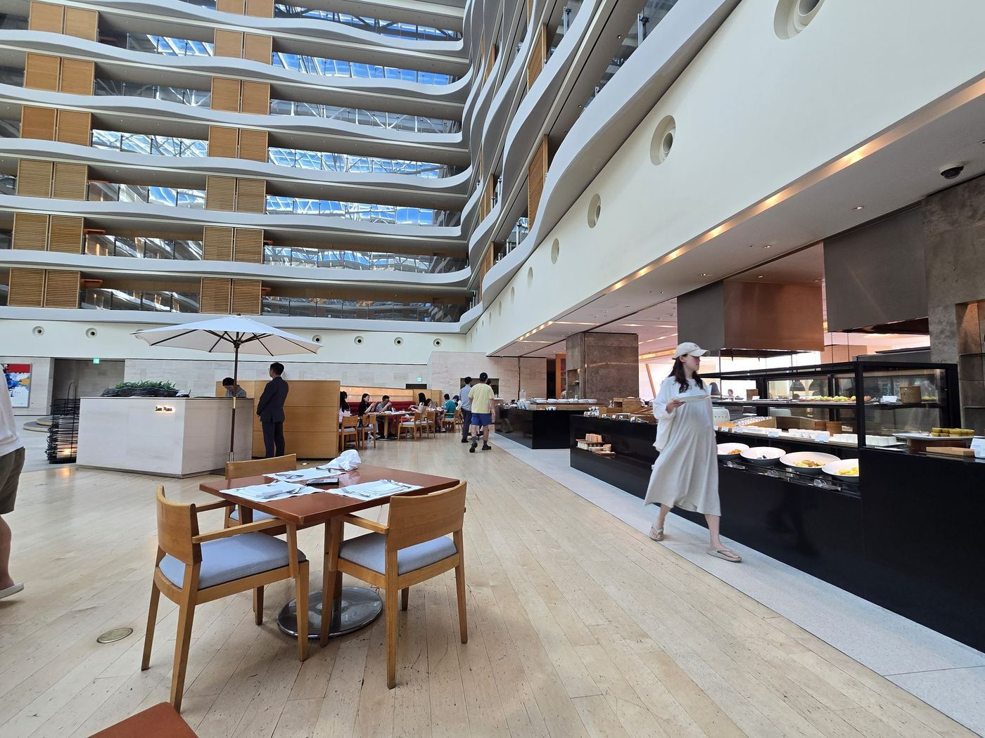 Seommora breakfast restaurant overview