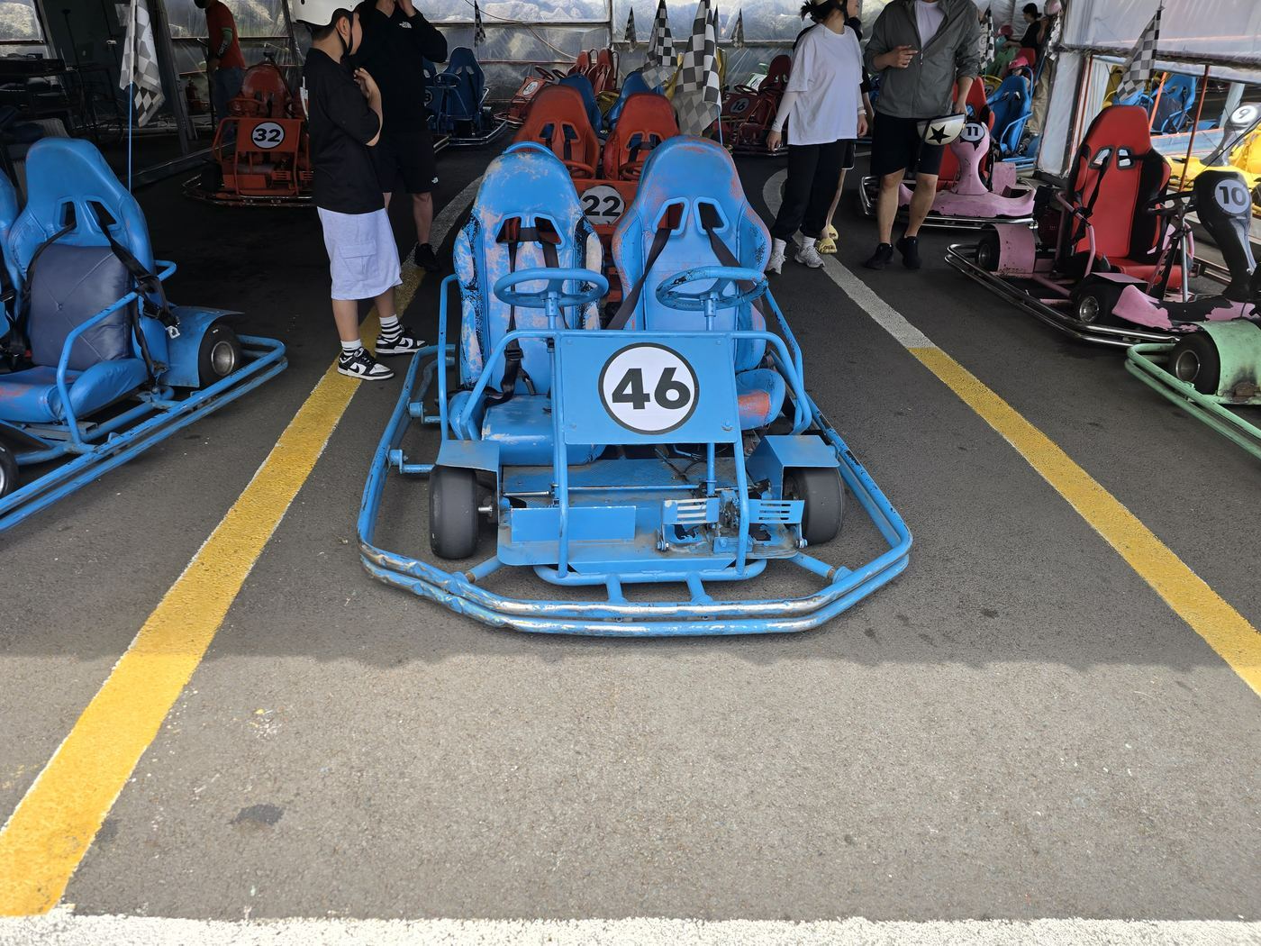 Blue go-kart number 46 at Dreukumda