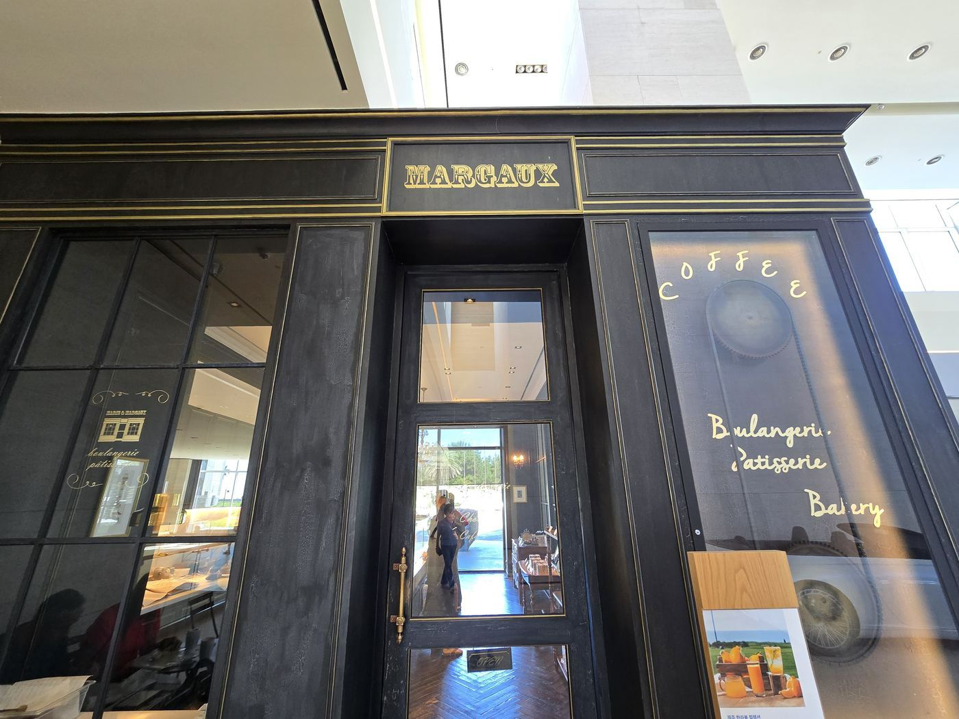 MARGAUX café entrance at Haevichi Hotel