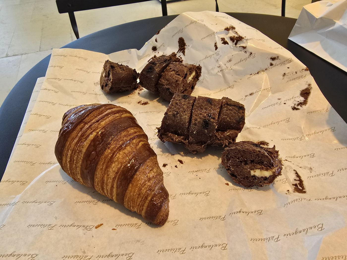 MARGAUX croissant and chocolate roll on branded paper