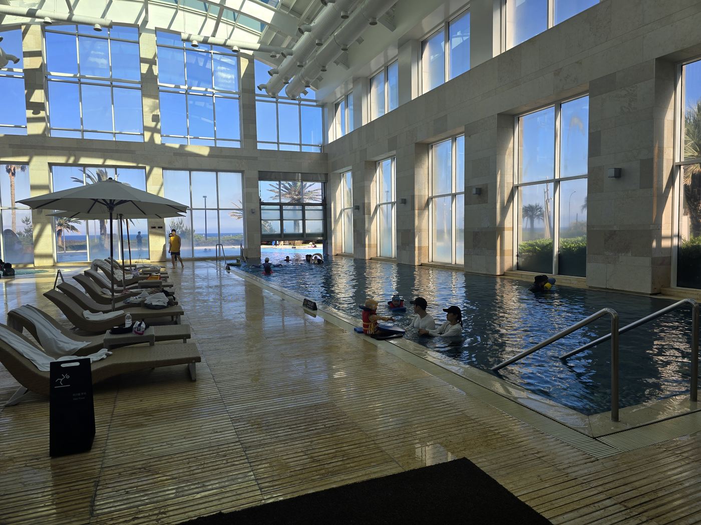 Haevichi pool evening with lights open until 10pm