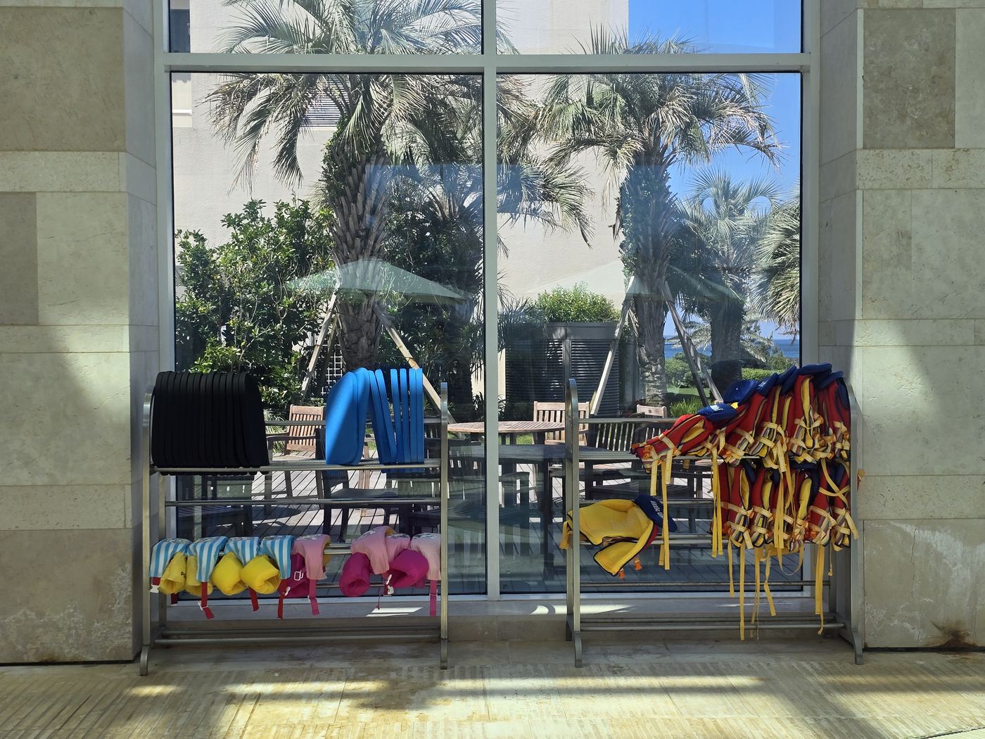 Haevichi pool life jacket and swim cap rental station