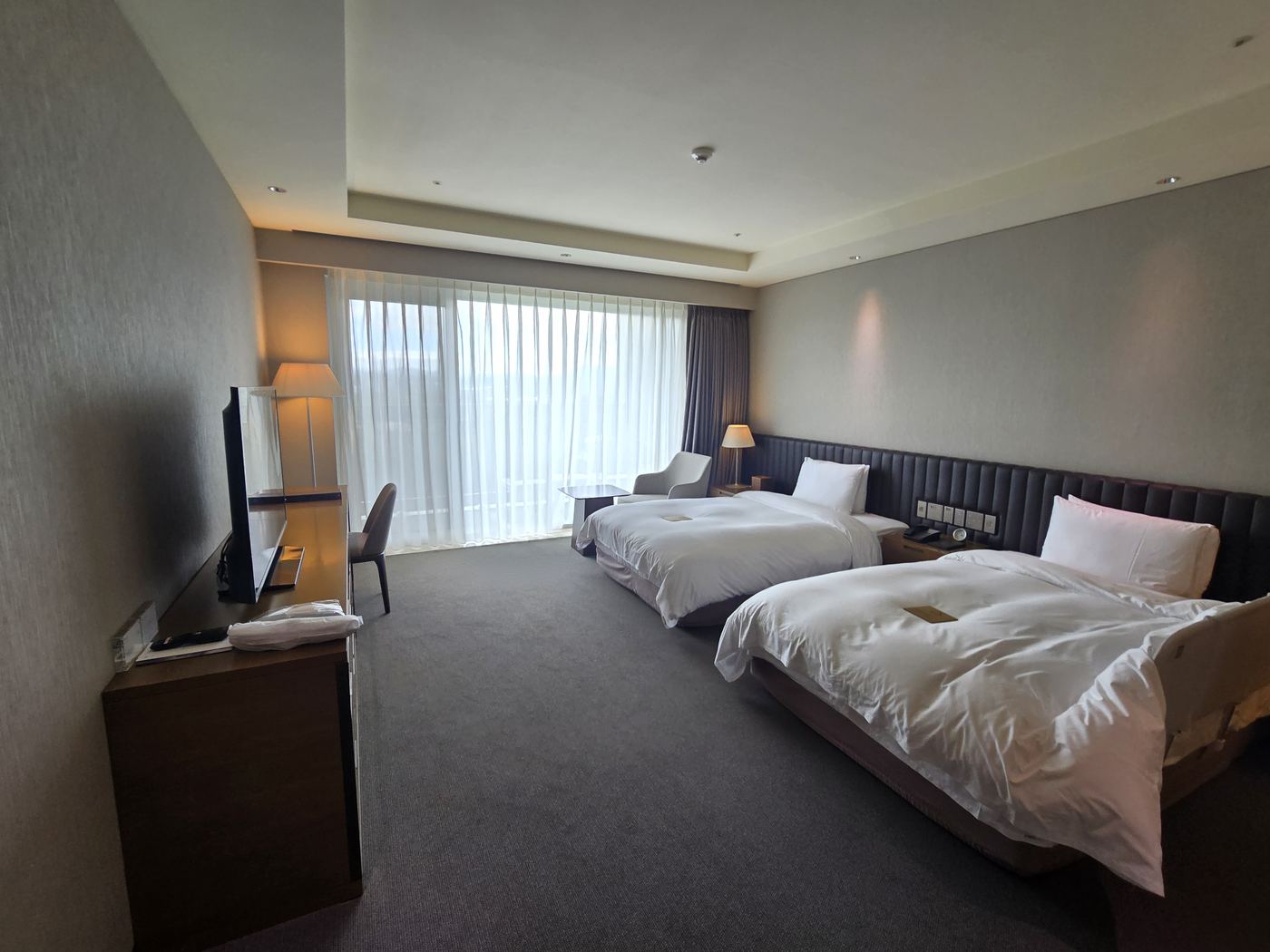 Haevichi Hotel double-twin room overview