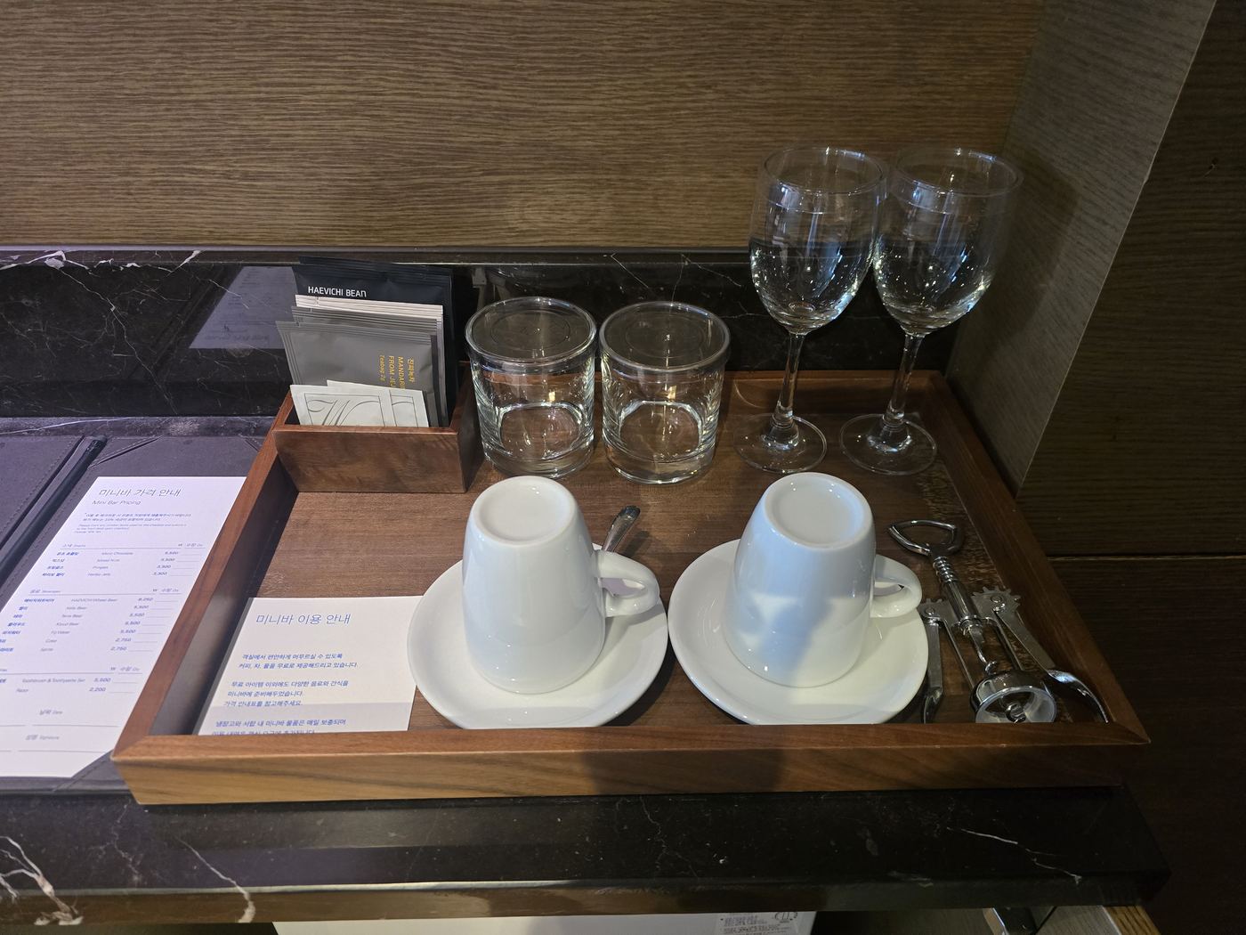 Haevichi room Samdasoo water and coffee machine