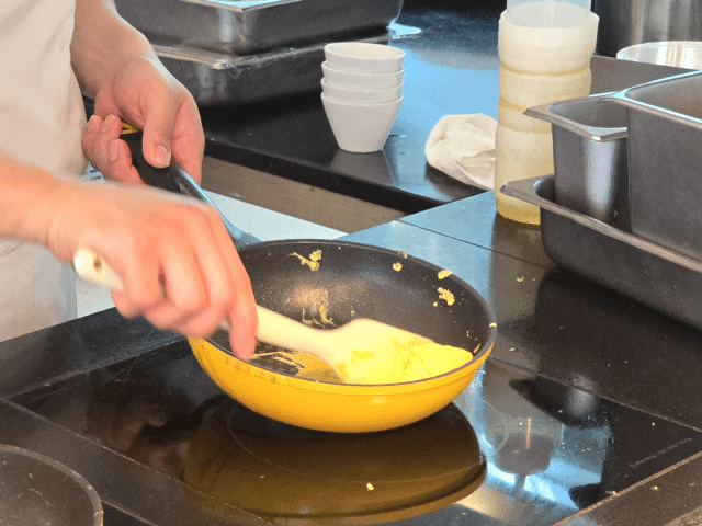 Seommora breakfast live omelette station