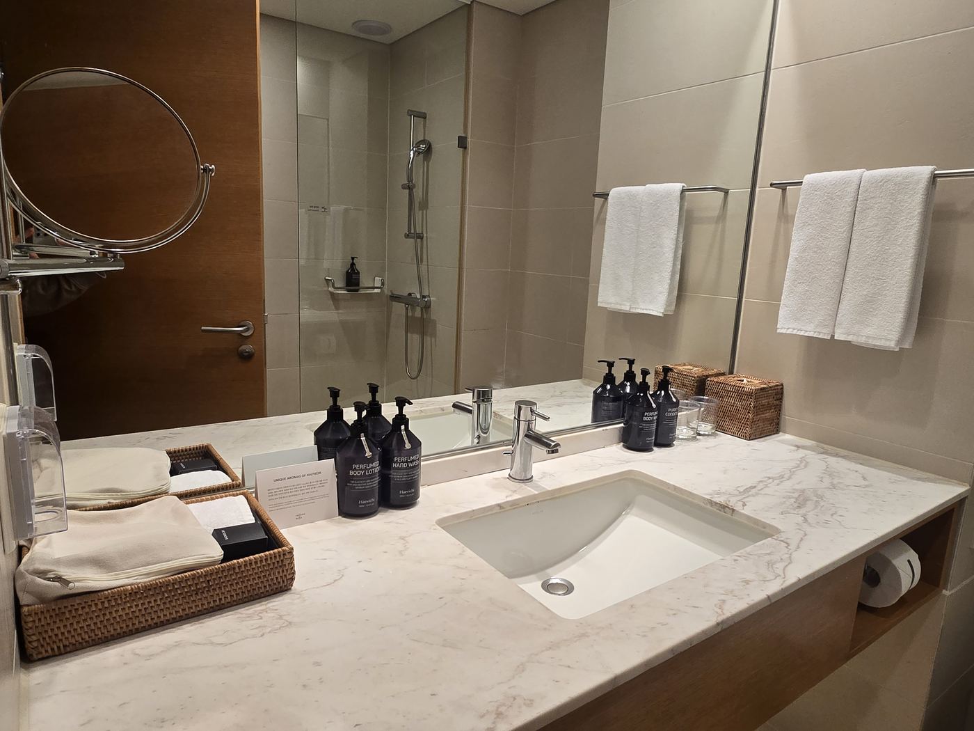 Bathroom & amenities