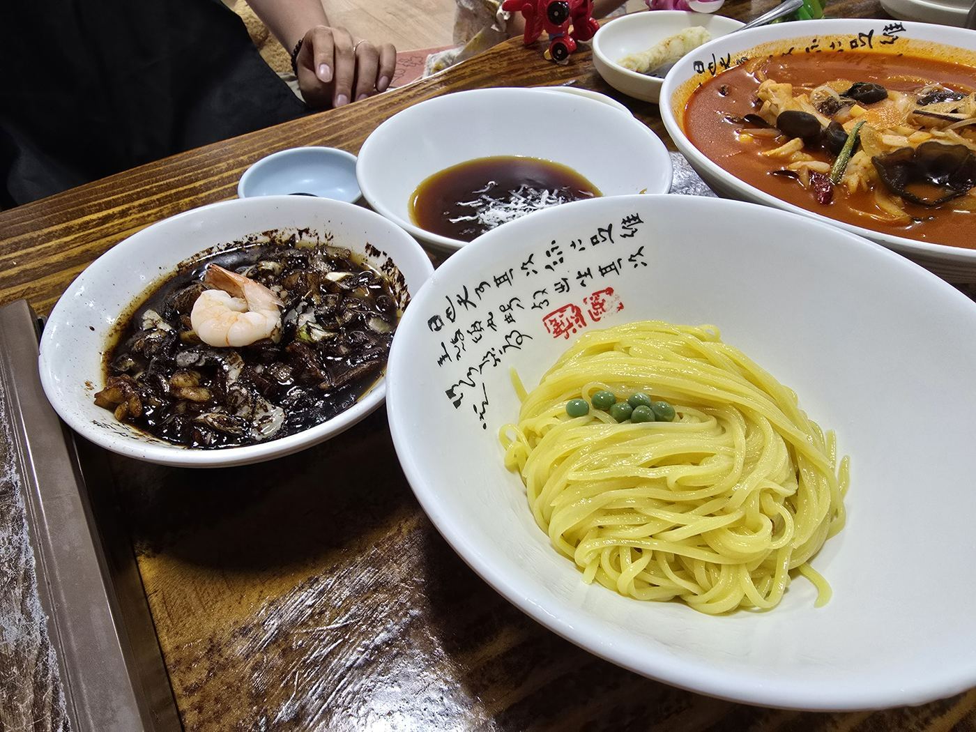 Jjajangmyeon and jjamppong at Sacheonseong