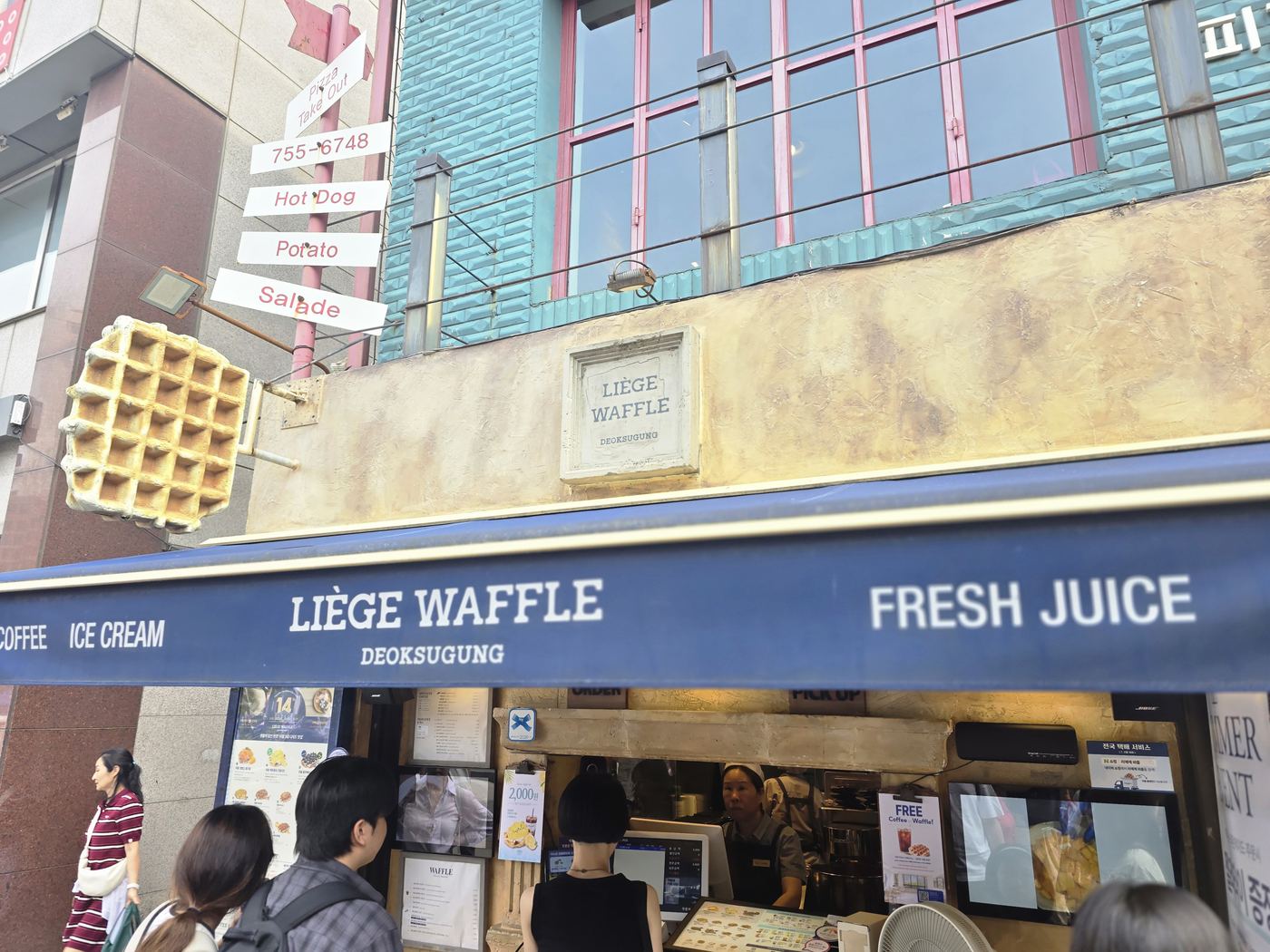 Liege waffle stall near Deoksugung Seoul