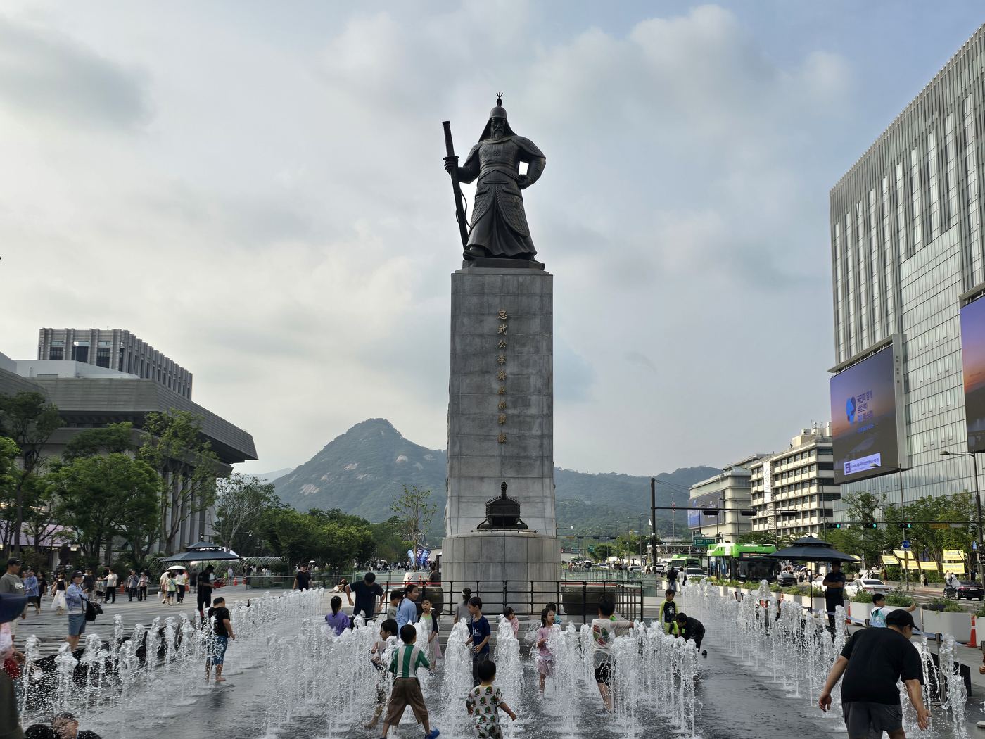 Gwanghwamun Han-geul fountain kids playing in summer Seoul