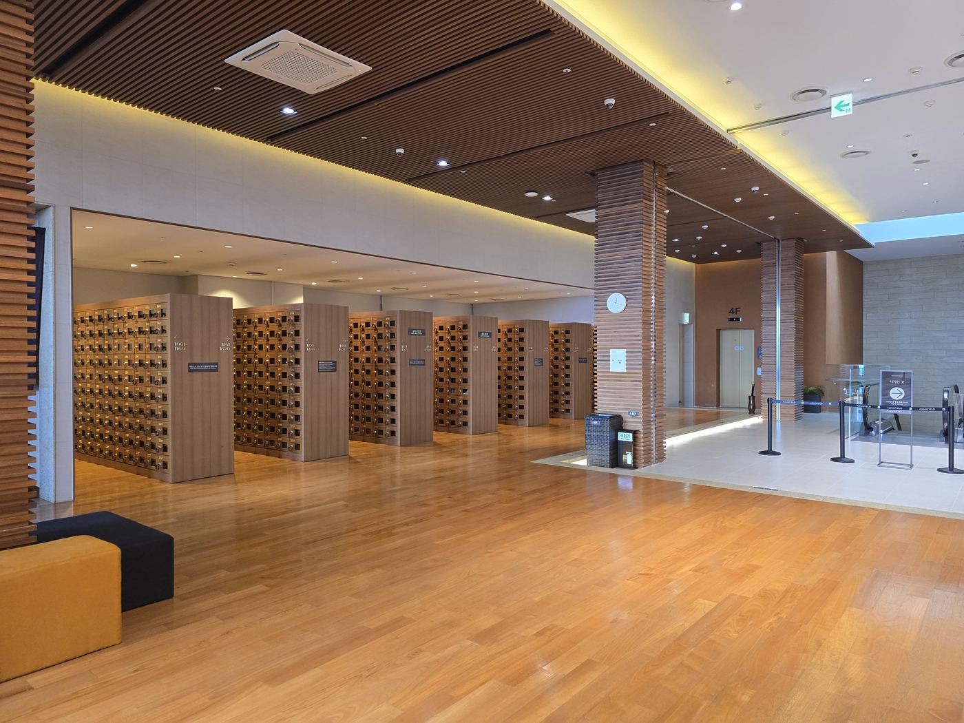 Locker area near the Aqua Field Hanam entrance
