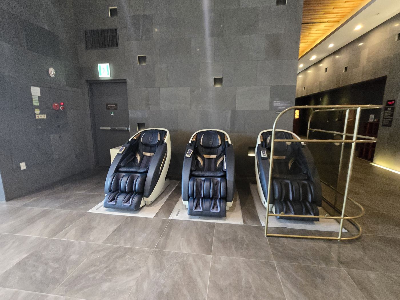 Row of massage chairs at Aqua Field Hanam