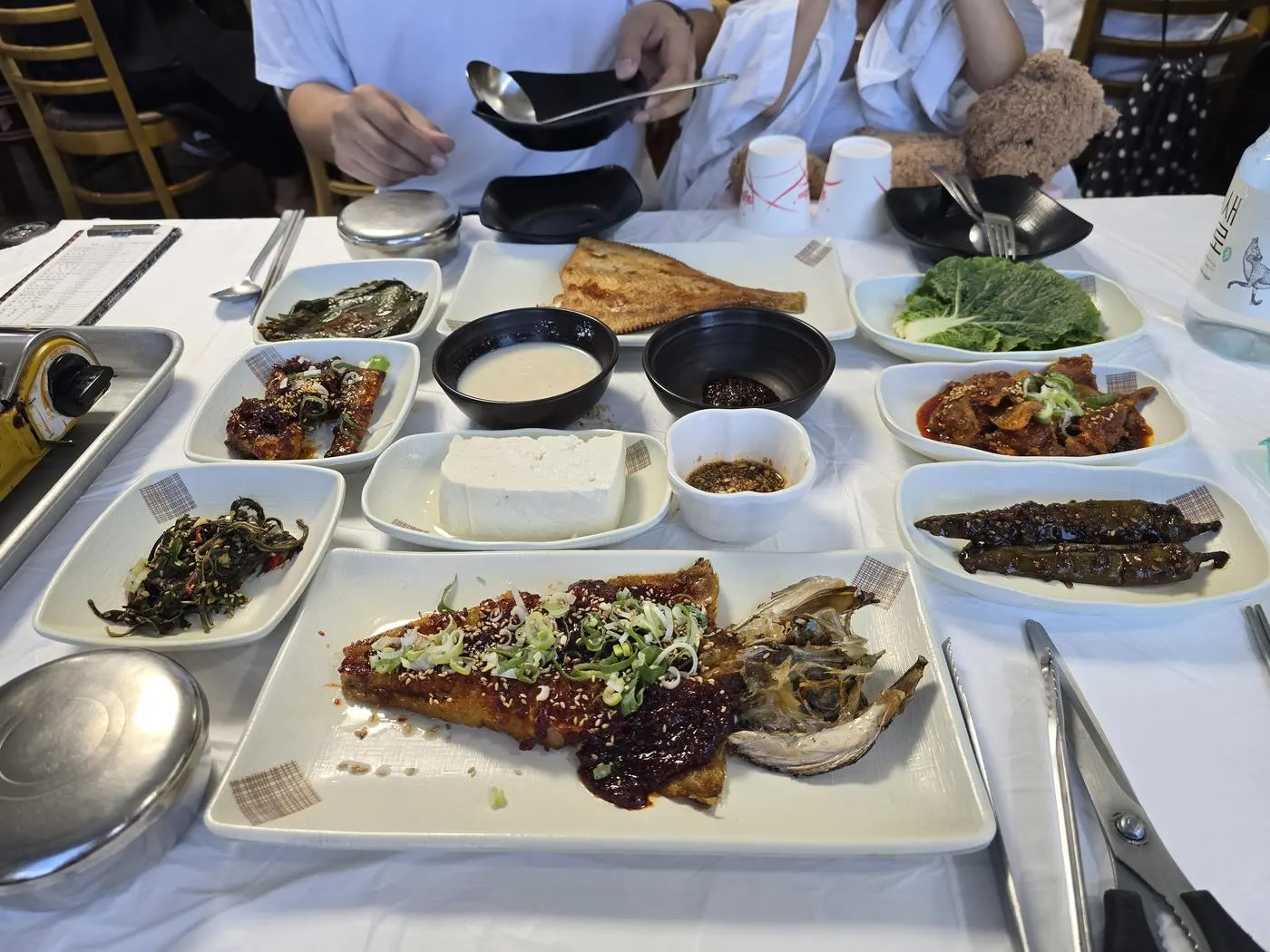 Chahyeonhui Sundubu Cheongkukjang banchan spread Gangneung