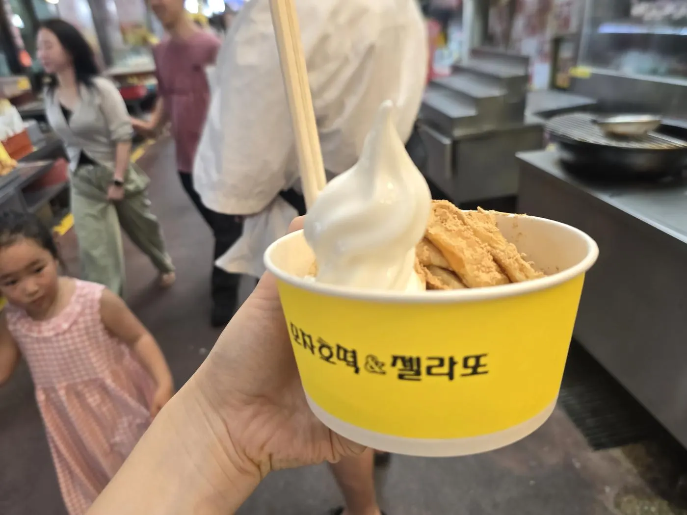 Moja hotteok gelato â hotteok topped with ice cream