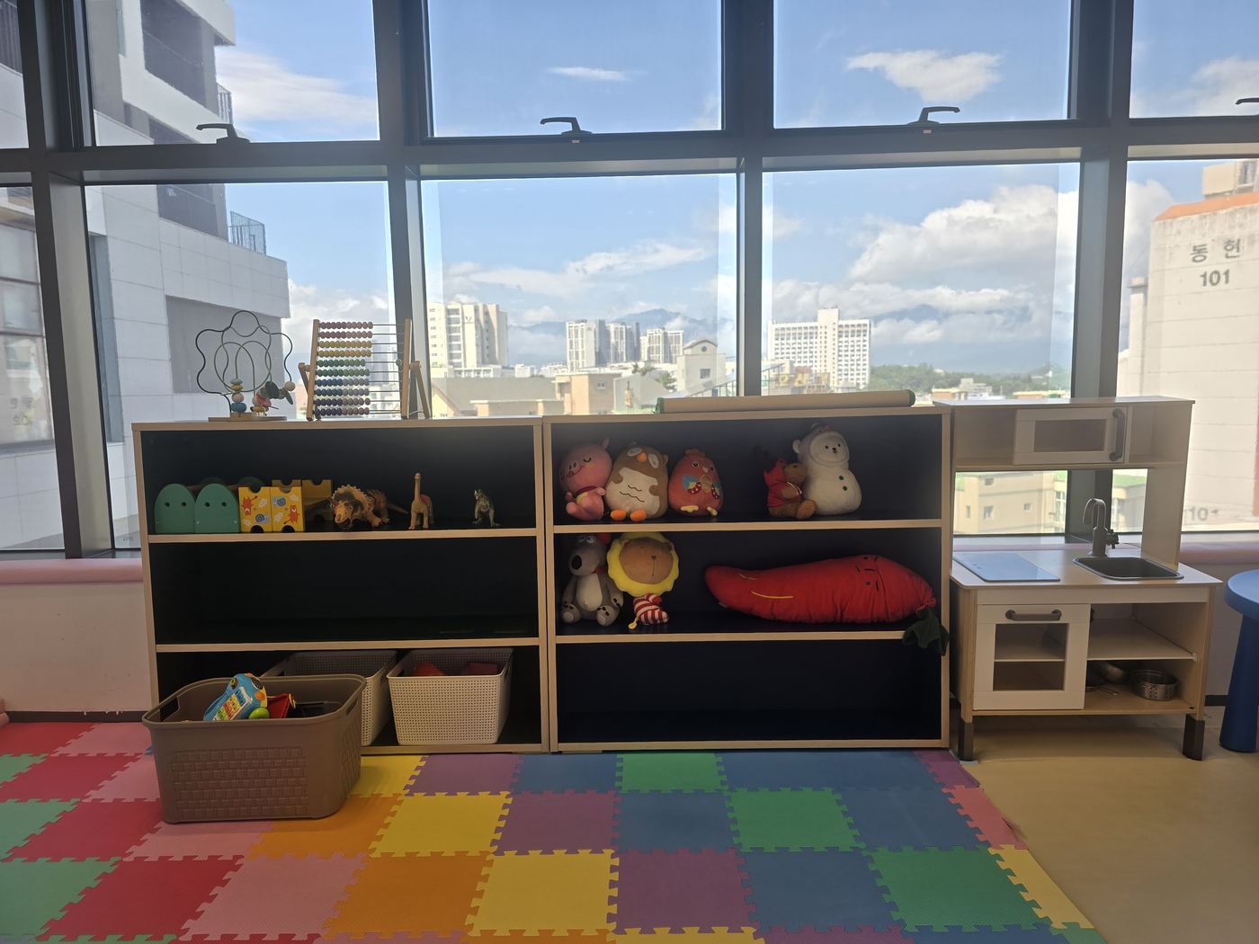 Children's toys and play zone at I Park Suite Sokcho