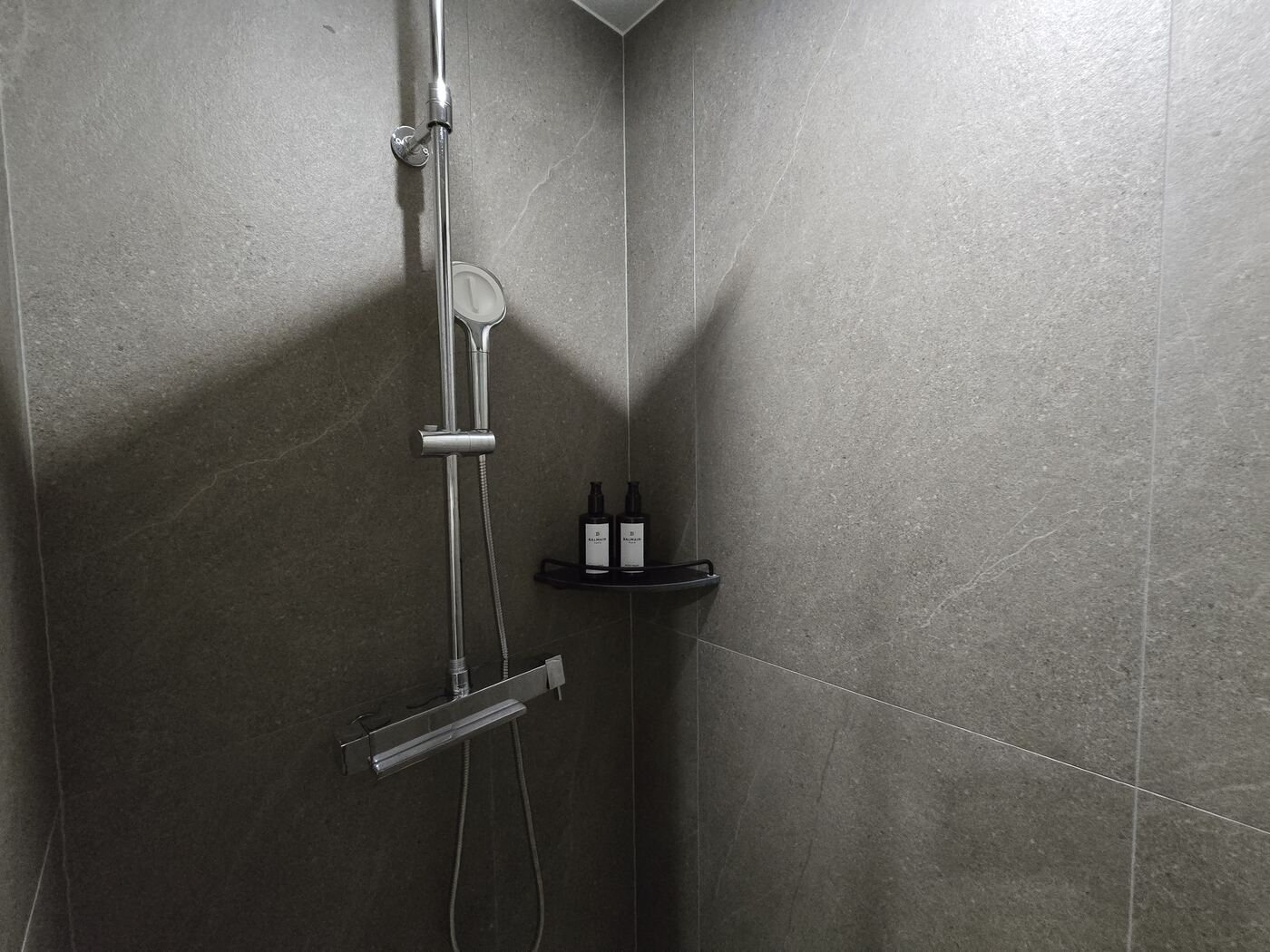Hanwha Resort Seorak Sorano shower with Balmain toiletries